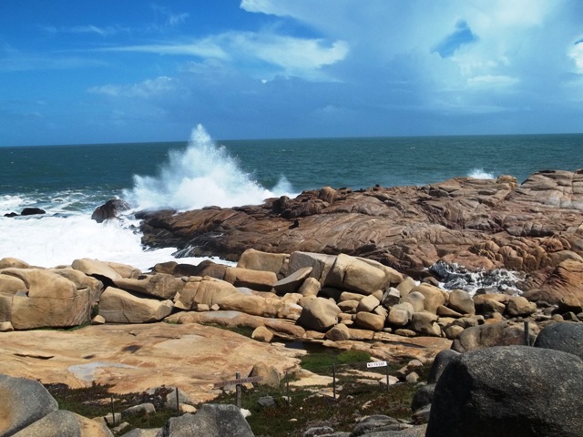 ROCAS Y OCEANO EN CABO POLONIO