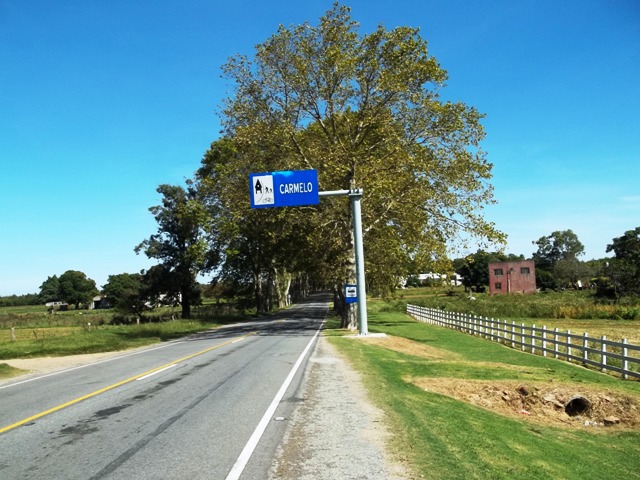 CARTEL DE ENTRADA A LA CIUDAD DE CARMELO