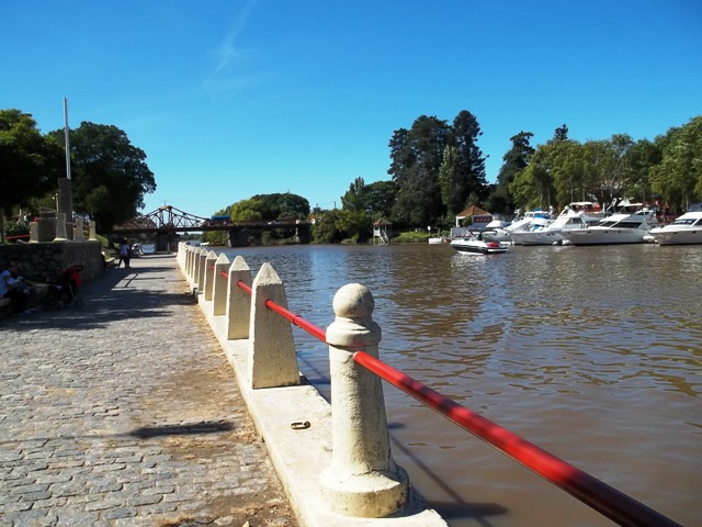 PLAZA DEL PUERTO EN CARMELO URUGUAY