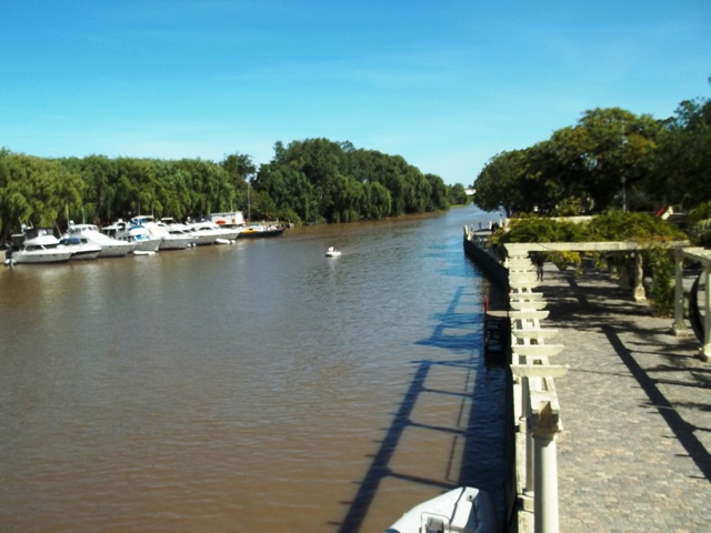 YATES EN EL PUERTO DE LA CIUDAD DE CARMELO URUGUAY