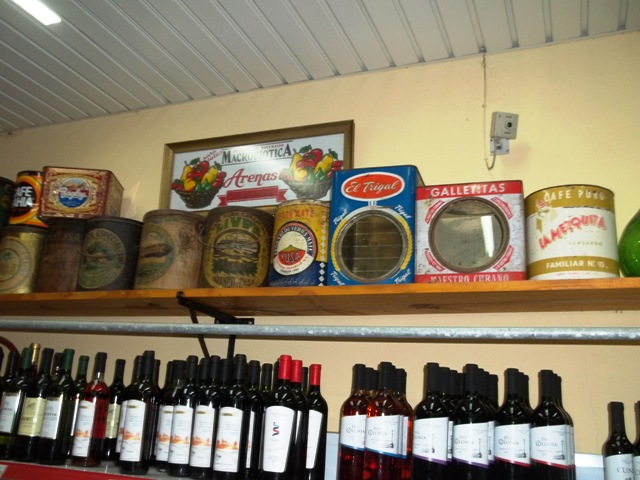 GRANJA ARENAS LATAS ANTIGUAS Y VINOS