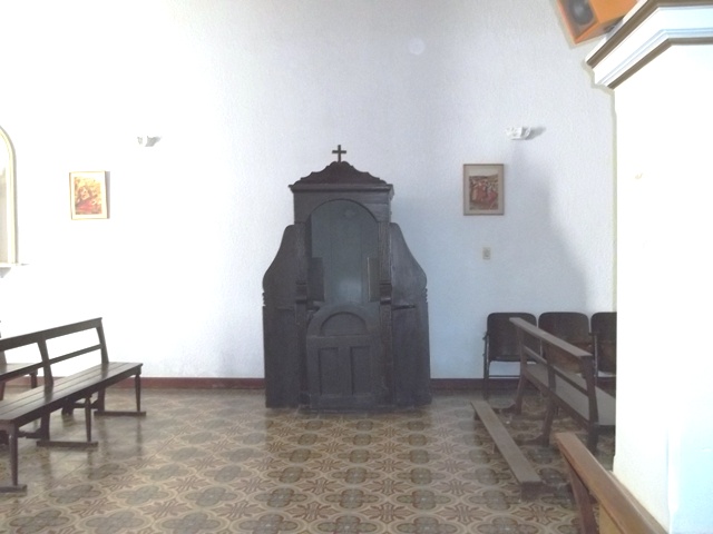 CONFESIONARIO EN MUSEO DEL CARMEN