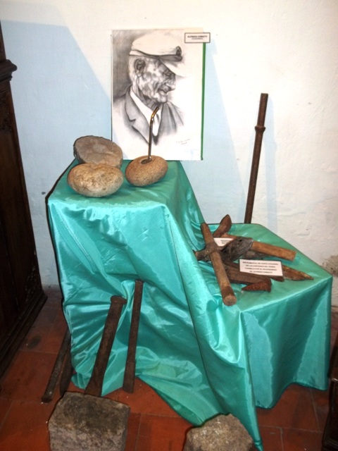 DIVERSOS ELEMENTOS DE LA EPOCA EN MUSEO DEL CARMEN