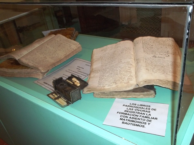 LIBROS PARROQUIALES EN MUSEO DEL CARMEN