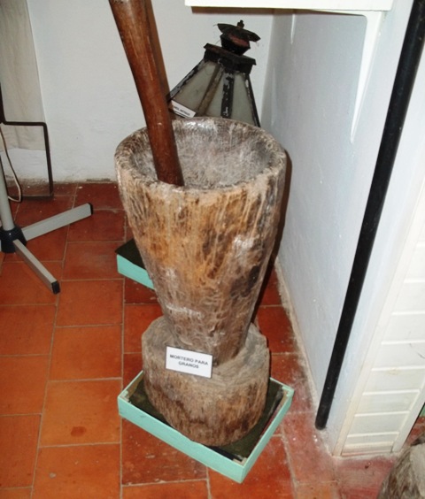 MORTERO PARA GRANOS EN MUSEO Y ARCHIVO DEL CARMEN EN CARMELO
