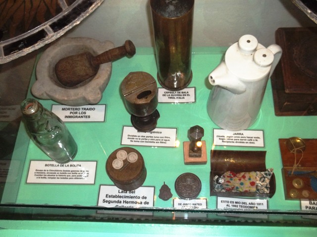 ELEMENTOS DE LA EPOCA COLONIAL EN MUSEO DEL CARMEN