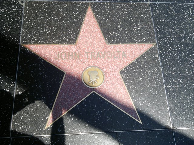 JOHN TRAVOLTA OTRO GRANDE EN EL PASEO DE LA FAMA DE LAS VEGAS