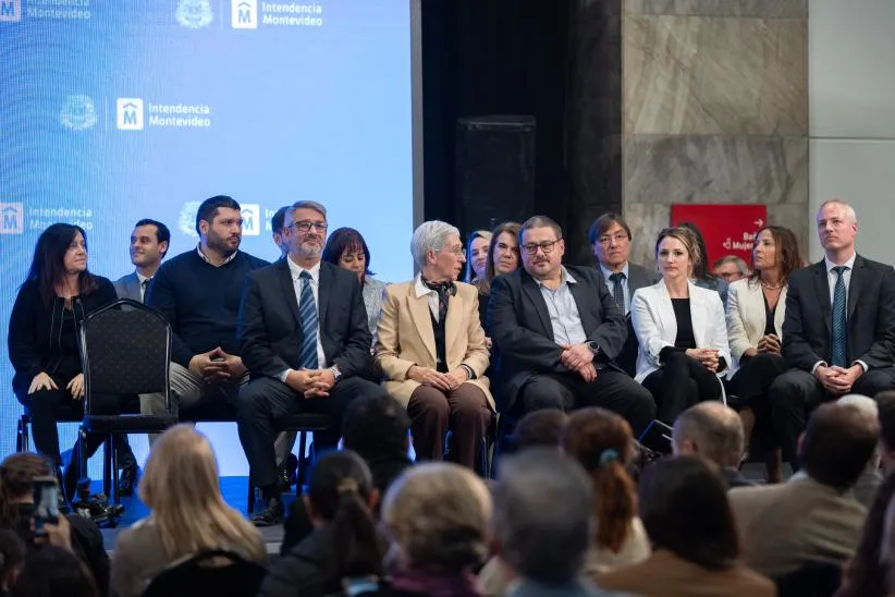 Asumió Mario Bergara  como Intendente de Montevideo
