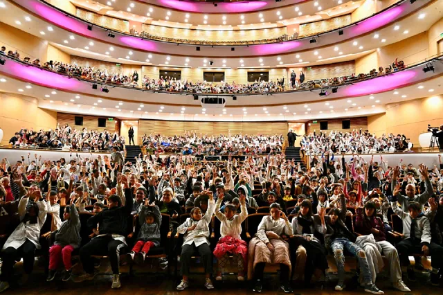 1500 niños y niñas disfrutaron de la obra Superniña en el Auditorio Nacional del Sodre