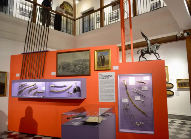 Muestra “1825” expone colección de pinturas y objetos alusivos a la independencia nacional
