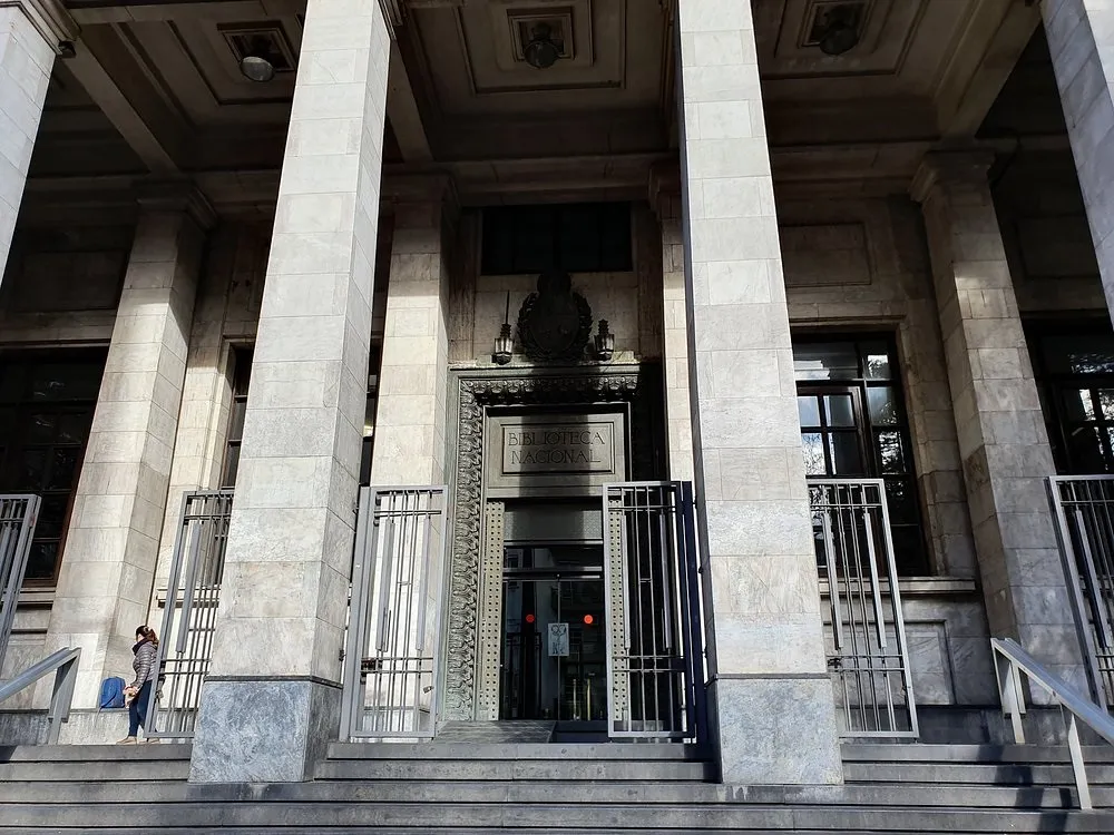 Agenda abierta para visitas infantiles a la Biblioteca Nacional de Uruguay
