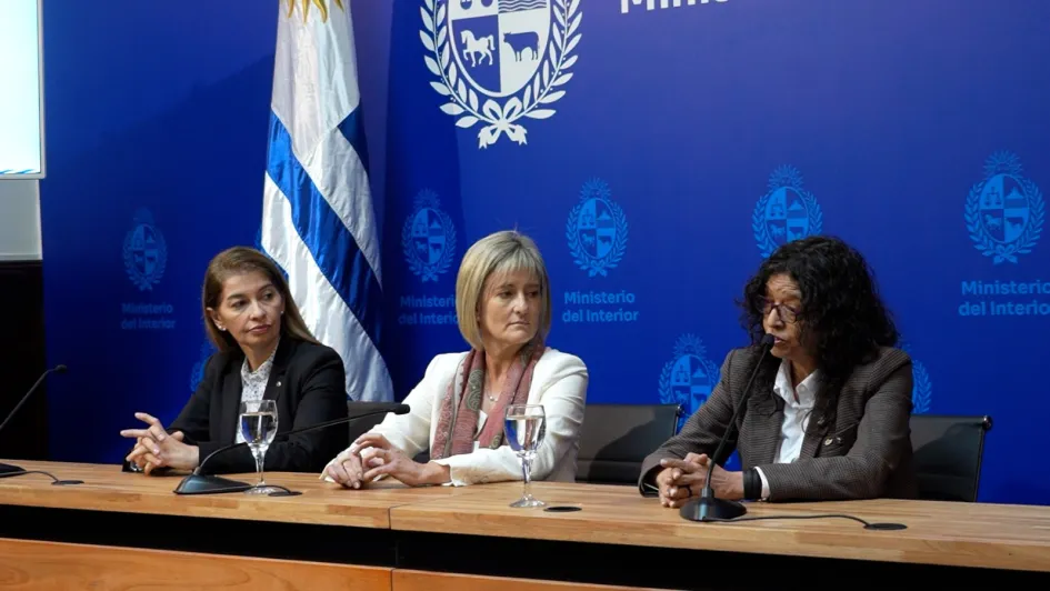Ministerio del Interior entregó archivos históricos originales sobre el período 1968-1985