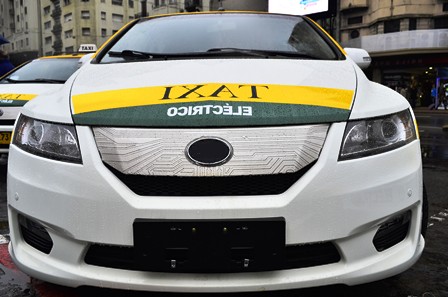 Arribó importación de vehículos para taxis eléctricos