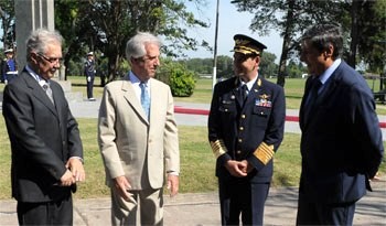 Vázquez presidió acto de asunción de Hugo Marenco como comandante en jefe de la Fuerza Aérea