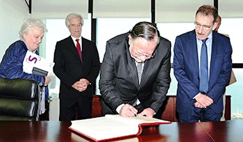 José Bayardi asumió como ministro de Defensa Nacional