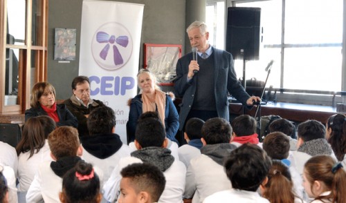 Unos 430.000 niños de todo el país recibirán recetario de meriendas saludables e imán con nuevo rotulado de alimentos