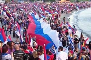 El Frente Amplio realizó hoy domingo 20 una caravana gigante