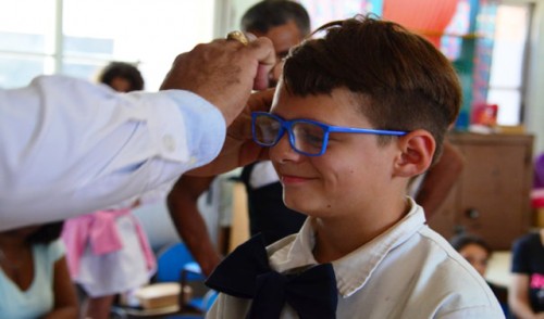 Programa de Salud Visual entregó más de 930 lentes tras controles en escuelas