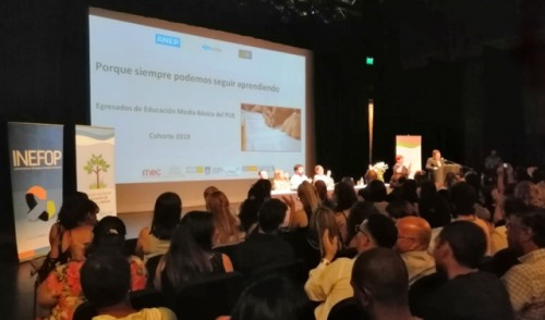 Más de 28.000 personas culminaron ciclo básico y bachillerato en la última década mediante Uruguay Estudia