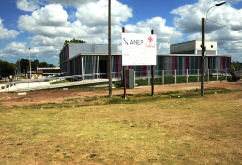 Gobiernos de Uruguay y China invirtieron 3 millones de dólares en nuevo local para escuela de Casavalle, en Montevideo