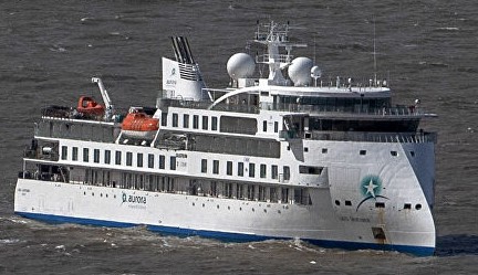 Vuelo humanitario: evacuarán a pasajeros que siguen en el crucero Greg Mortimer