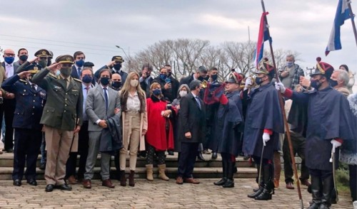 Lacalle Pou participó de acto por el 195.° aniversario de la Declaratoria de la Independencia