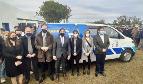 Presidente Lacalle Pou entregó una ambulancia a la policlínica de Cuchilla del Guaviyú, Salto