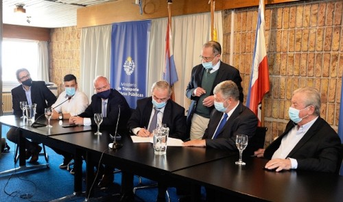 Gobierno e Intendencia de Colonia firman convenio para mejorar acceso a terminal portuaria de Nueva Palmira