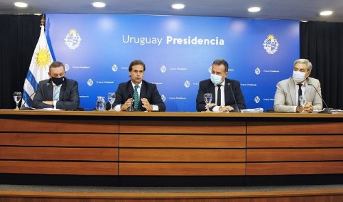 Lacalle Pou anunció conjunto de medidas para disminuir movilidad y ritmo de contagios de COVID-19