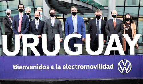 Lacalle Pou participó del lanzamiento de la estrategia de electromovilidad de Volkswagen para América Latina