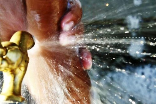 Miles de millones de personas se quedarán sin acceso a servicios de agua potable, saneamiento e higiene antes de 2030 a menos que el progreso se multiplique por cuatro, advierten la OMS y UNICEF