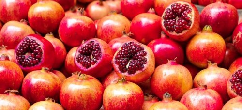 Grano a grano, la granada se abre camino entre las frutas