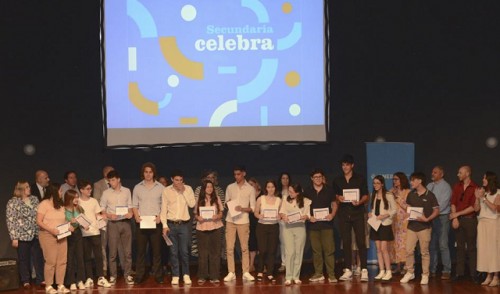 Secundaria reconoce a más de 250 estudiantes premiados en concursos nacionales e internacionales