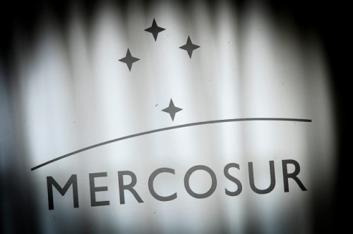 Asamblea Nacional francesa aprueba resolución contra el pacto comercial Mercosur-UE