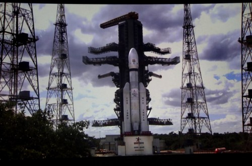 La India lanza con éxito su segundo intento por llegar al inexplorado polo sur de la Luna
