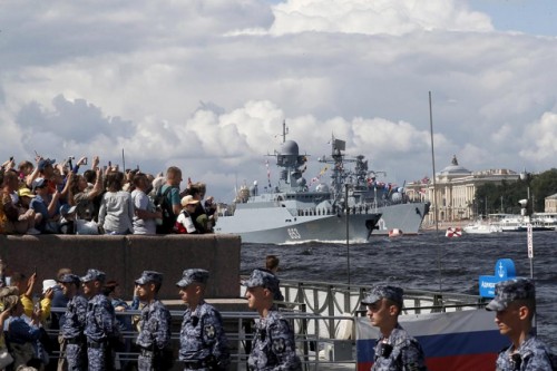 El Senado ruso aprueba enmienda que fija la edad de servicio militar entre 18 y 30 años