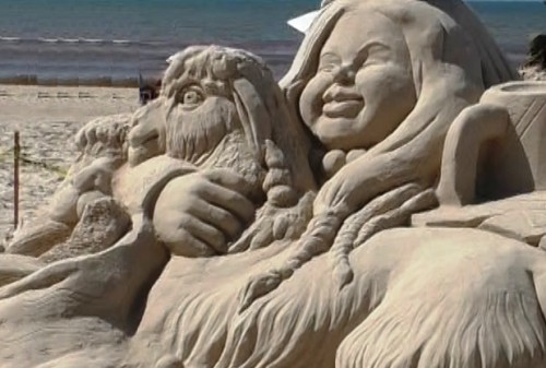 Esculturas de arena en la costa de Canelones