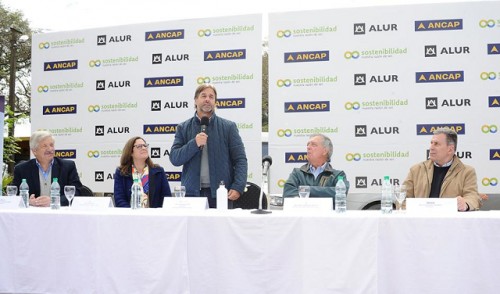 Lacalle Pou participó en inicio de zafra 2024 de caña de azúcar